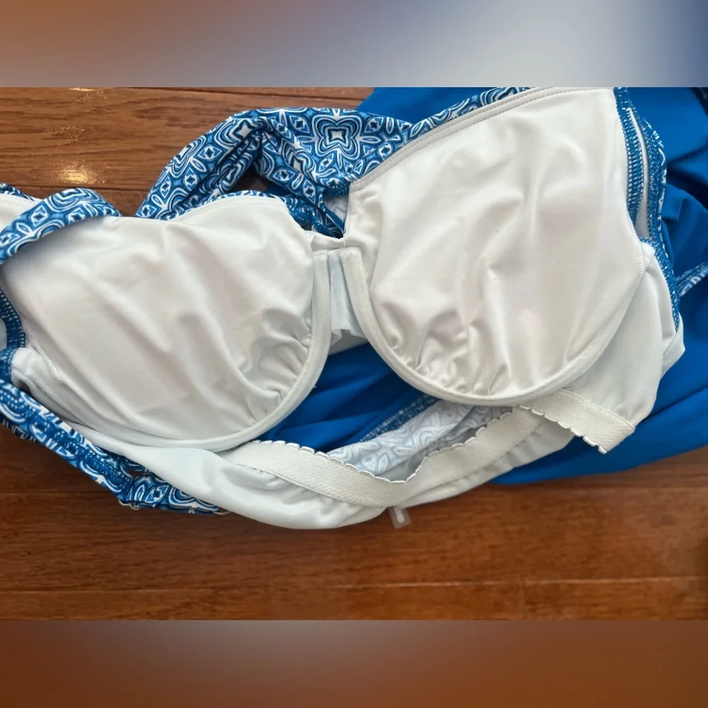 Lands End underwire swim tank size 10 long_5